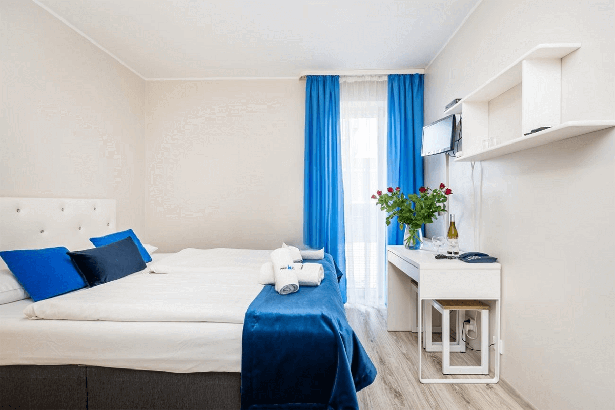 Romantic journey to the capital of Małopolska? Only with the Hotel Nowa Panorama!
We encourage you to take advantage of our offer of double rooms. Regardless of whether you need a double marriage bed or two separate single beds, we will be happy if you choose our services.